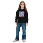youth-crew-neck-sweatshirt-black-front-679daf237942b.jpg idée cadeau : offrez un sweatshirt à motif coeur rose et bleu